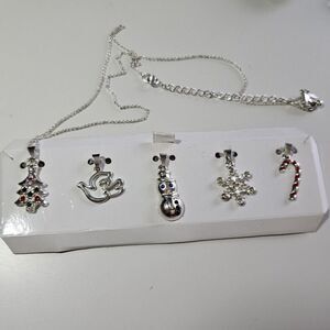 Avon Christmas Charm Necklace 2009 Tree Dove Snowman Snowflake Candy Cane 18"